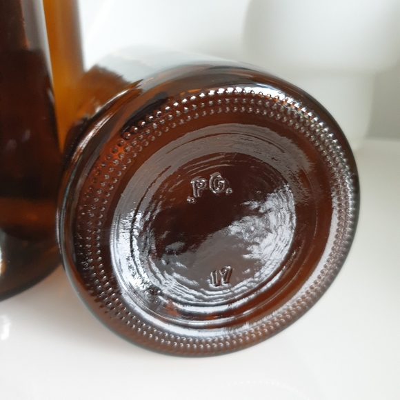 3 x Amber Glass Bottles, 1L each - Picture 3 of 3